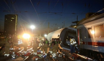 Пассажирский и товарный поезда столкнулись в Германии, пострадали 45 человек